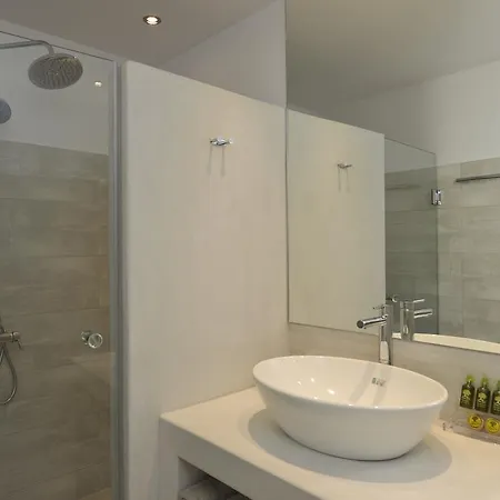 Romantica Naousa (Paros)